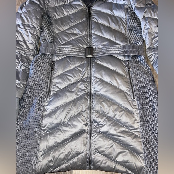 BCBGMaxazria Puffer Jacket with Faux Fur Collar. Silver Color. Women’s Size L - Picture 3 of 11